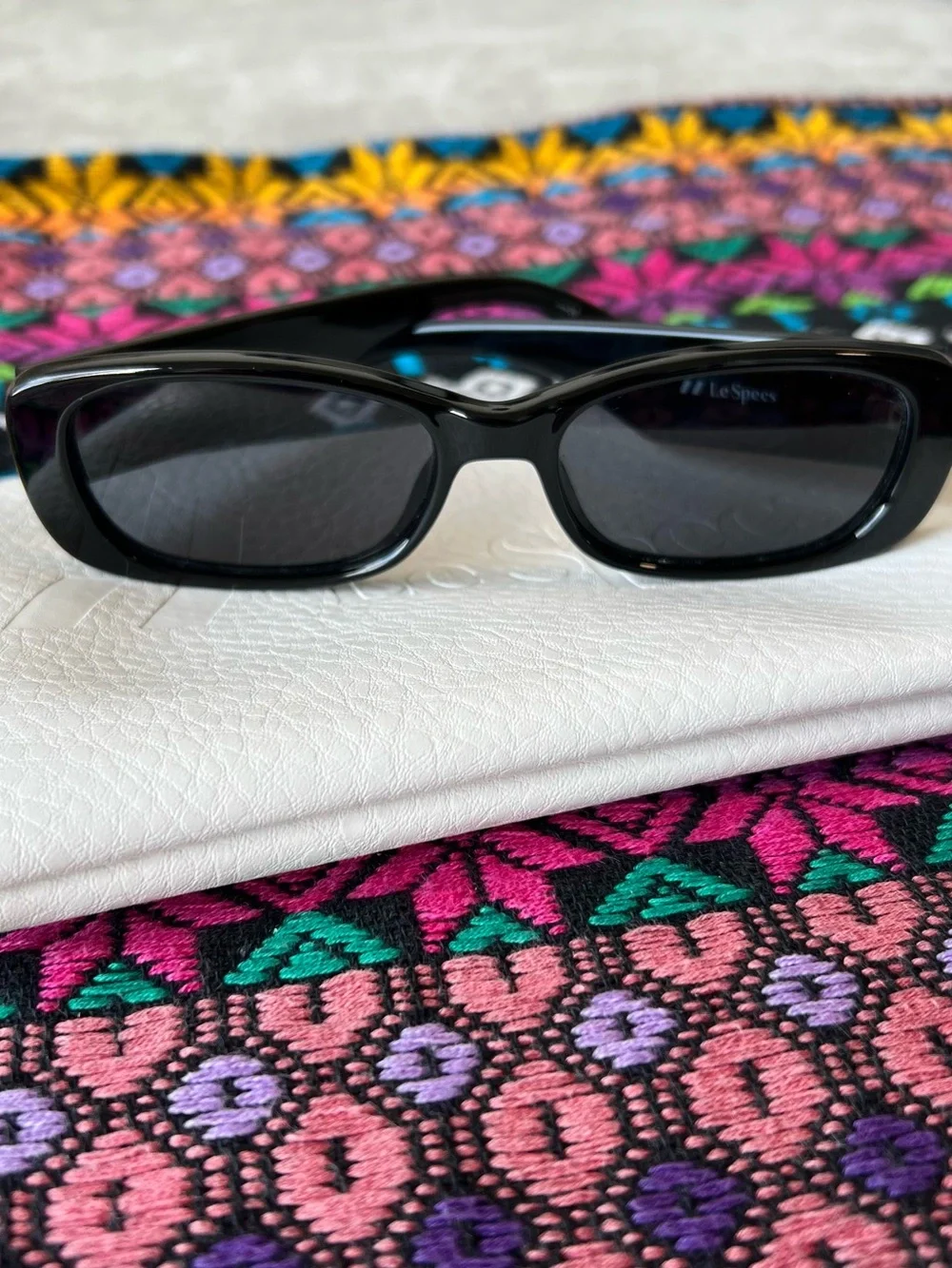 Le Specs bold oval